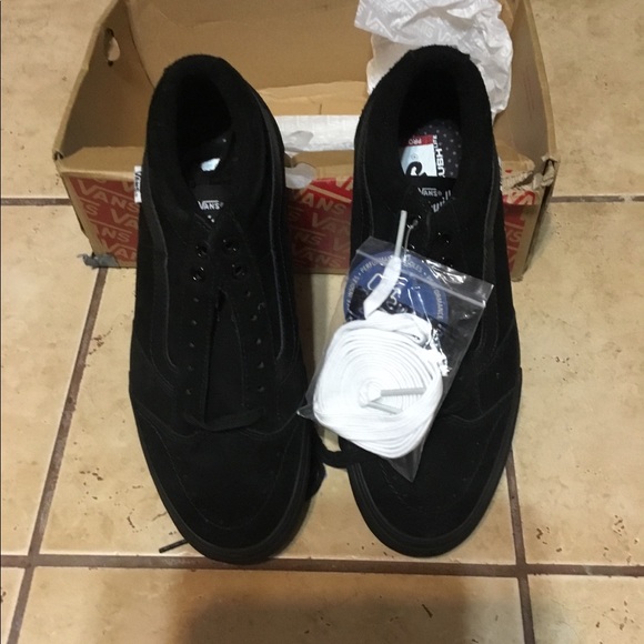 vans tnt blackout